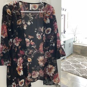 Sheer kimono like top with ruffle sleeve